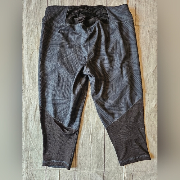 Patagonia Women's Size Small Endless Run Compression Capri Gray Black Pocket - Picture 9 of 11
